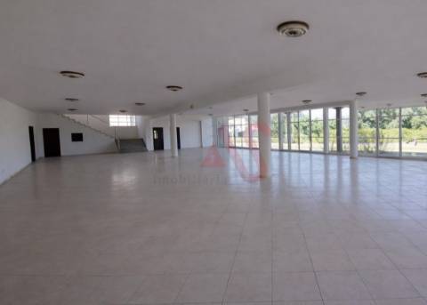 Espaço Comercial em Carvalhosa de 2 Andares, Paços de Ferreira