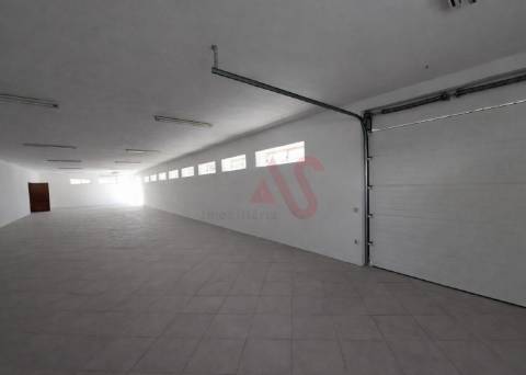 Espaço Comercial em Carvalhosa de 2 Andares, Paços de Ferreira