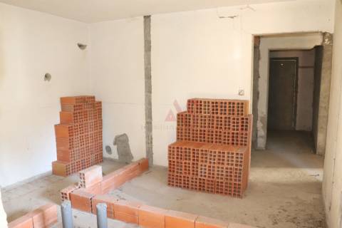 Moradia T3 para Restauro em Sendim, Felgueiras