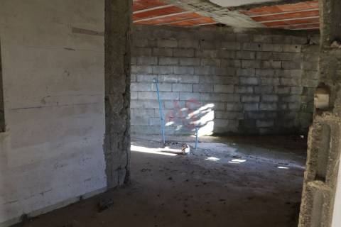 Moradia T3 para Restauro em Sendim, Felgueiras