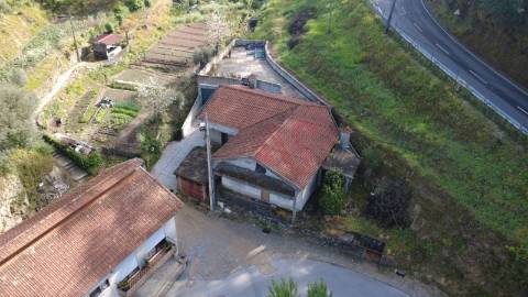 Moradia T3 para Restauro em Sendim, Felgueiras