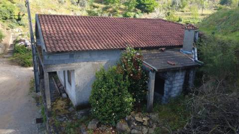 Moradia T3 para Restauro em Sendim, Felgueiras