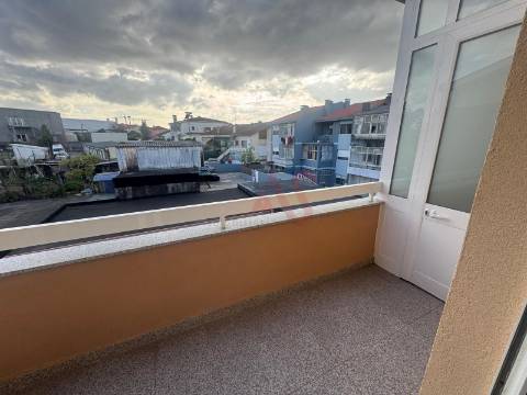 Excelente Apartamento T3 com Garagem Fechada – Águas Santas