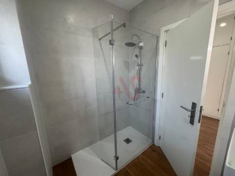 Excelente Apartamento T3 com Garagem Fechada – Águas Santas