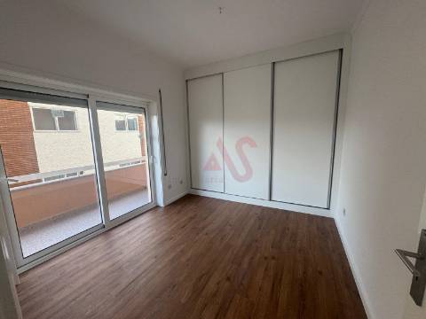 Excelente Apartamento T3 com Garagem Fechada – Águas Santas