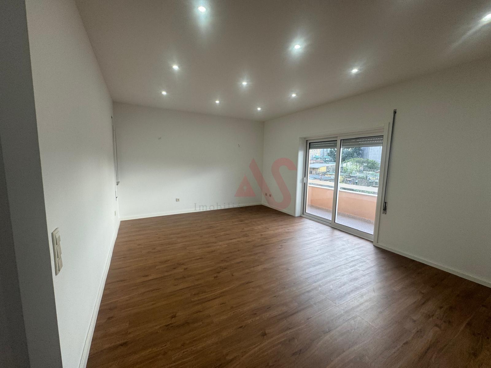 Excelente Apartamento T3 com Garagem Fechada – Águas Santas