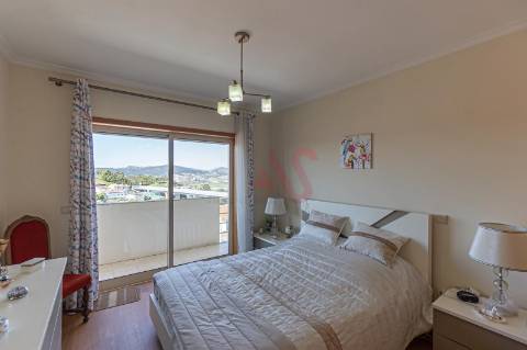 Apartamento T3 em Mesão Frio, Guimarães com 130 m2