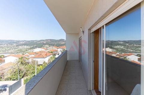 Apartamento T3 em Mesão Frio, Guimarães com 130 m2