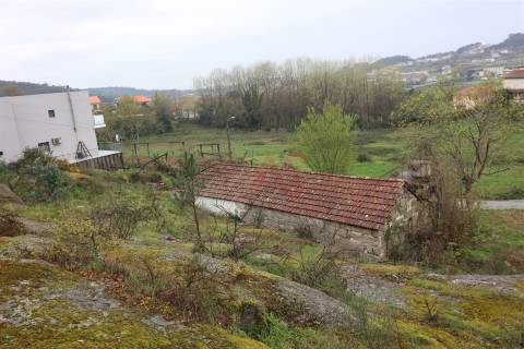 Moradia T4 para Restauro em Croca, Penafiel – Excelente Oportunidade de Investimento