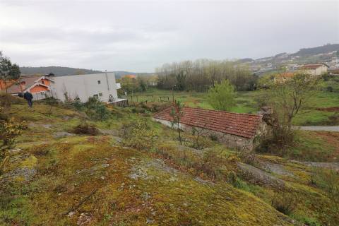 Moradia T4 para Restauro em Croca, Penafiel – Excelente Oportunidade de Investimento