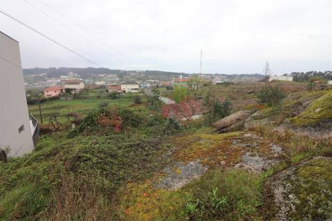 Moradia T4 para Restauro em Croca, Penafiel – Excelente Oportunidade de Investimento