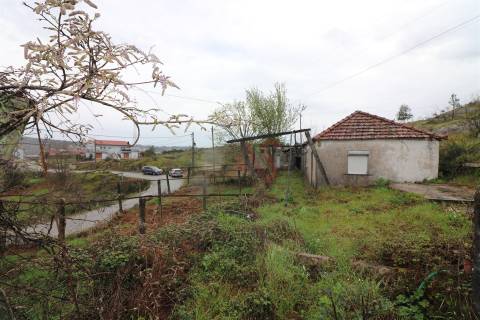 Moradia T4 para Restauro em Croca, Penafiel – Excelente Oportunidade de Investimento