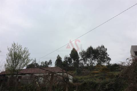 Moradia T4 para Restauro em Croca, Penafiel – Excelente Oportunidade de Investimento