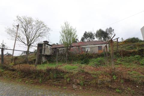 Moradia T4 para Restauro em Croca, Penafiel – Excelente Oportunidade de Investimento