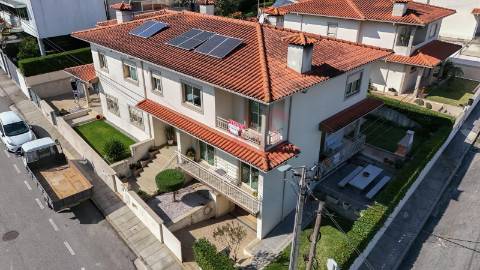 Moradia T3 de Gaveto em Brito, Guimarães