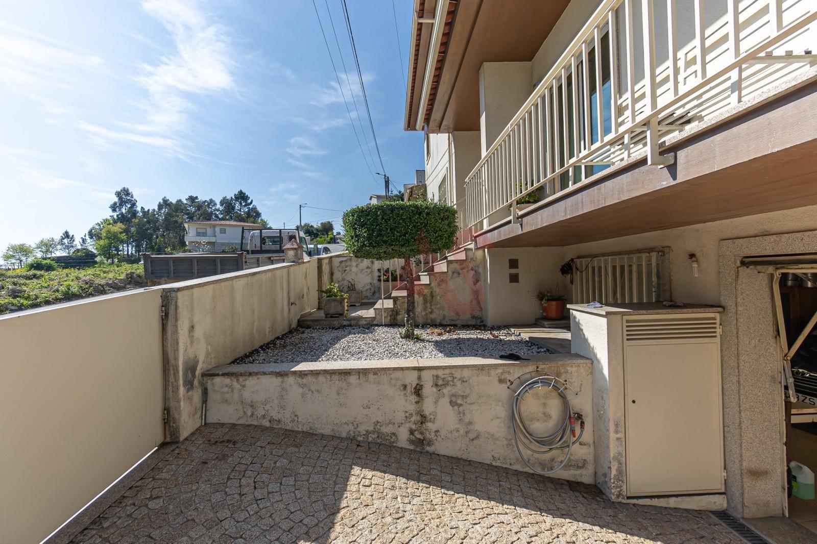 Moradia T3 de Gaveto em Brito, Guimarães