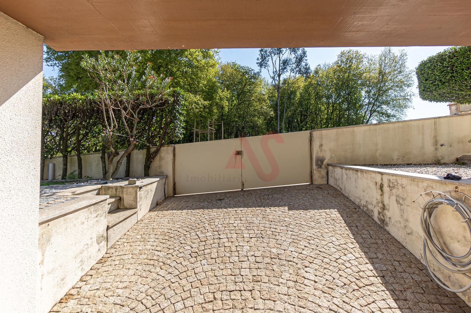 Moradia T3 de Gaveto em Brito, Guimarães