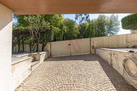 Moradia T3 de Gaveto em Brito, Guimarães