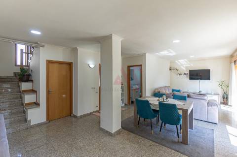 Moradia T3 de Gaveto em Brito, Guimarães