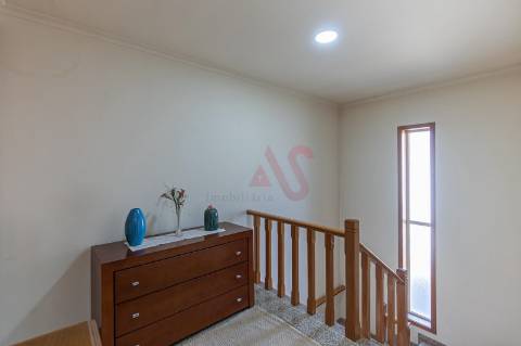 Moradia T3 de Gaveto em Brito, Guimarães