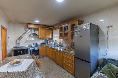 Moradia T3 de Gaveto em Brito, Guimarães