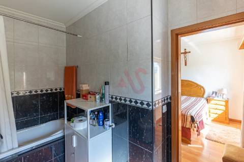 Moradia T3 de Gaveto em Brito, Guimarães