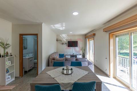 Moradia T3 de Gaveto em Brito, Guimarães