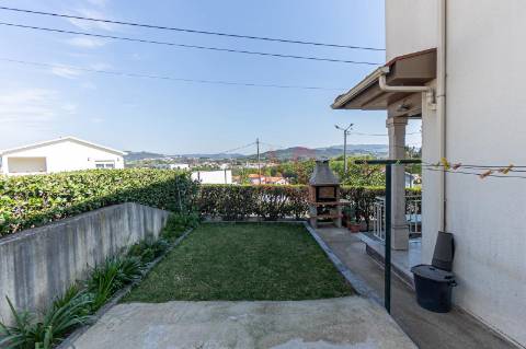 Moradia T3 de Gaveto em Brito, Guimarães
