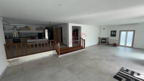 Moradia T3+2 com Piscina e Terreno de 2.760 m² em Idães, Felgueiras