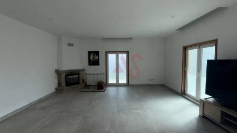 Moradia T3+2 com Piscina e Terreno de 2.760 m² em Idães, Felgueiras