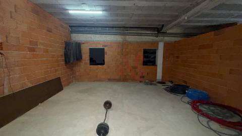 Moradia T3+2 com Piscina e Terreno de 2.760 m² em Idães, Felgueiras