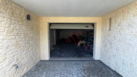 Moradia T3+2 com Piscina e Terreno de 2.760 m² em Idães, Felgueiras