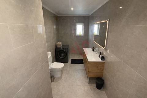 Moradia T3+2 com Piscina e Terreno de 2.760 m² em Idães, Felgueiras