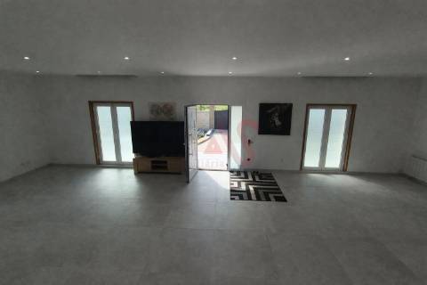 Moradia T3+2 com Piscina e Terreno de 2.760 m² em Idães, Felgueiras