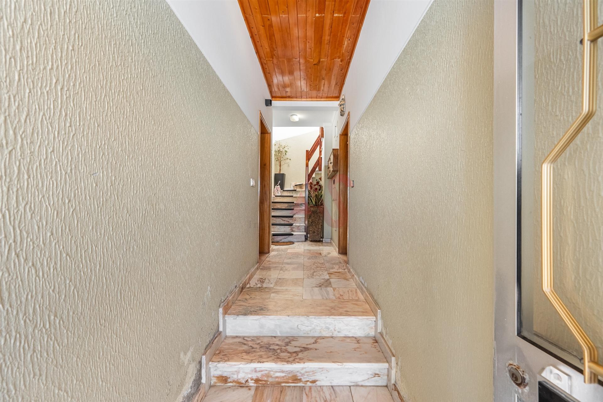 Andar Moradia T2 com vista mar e montanha a 800m da praia – Afife