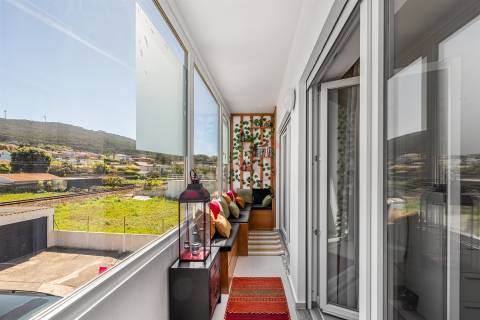 Andar Moradia T2 com vista mar e montanha a 800m da praia – Afife