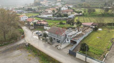 Restaurante + Moradia T3 + Terreno para Construção em Roriz, Santo Tirso