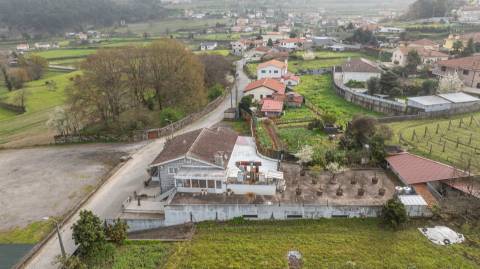 Restaurante + Moradia T3 + Terreno para Construção em Roriz, Santo Tirso
