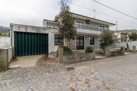 Restaurante + Moradia T3 + Terreno para Construção em Roriz, Santo Tirso