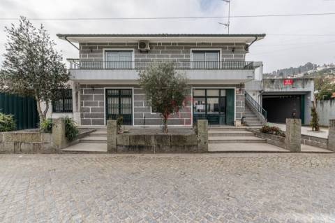 Restaurante + Moradia T3 + Terreno para Construção em Roriz, Santo Tirso