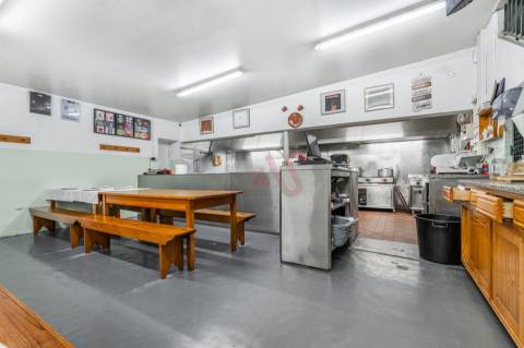 Restaurante + Moradia T3 + Terreno para Construção em Roriz, Santo Tirso