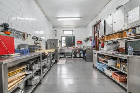 Restaurante + Moradia T3 + Terreno para Construção em Roriz, Santo Tirso