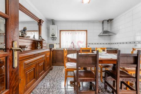 Restaurante + Moradia T3 + Terreno para Construção em Roriz, Santo Tirso