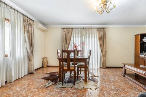 Restaurante + Moradia T3 + Terreno para Construção em Roriz, Santo Tirso