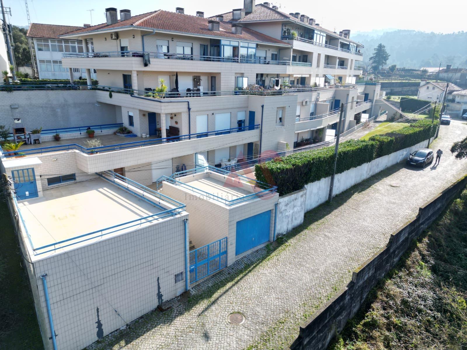 Excelente T3 – Santo Tirso | Terraços, Garagem Fechada e Vistas Desafogadas