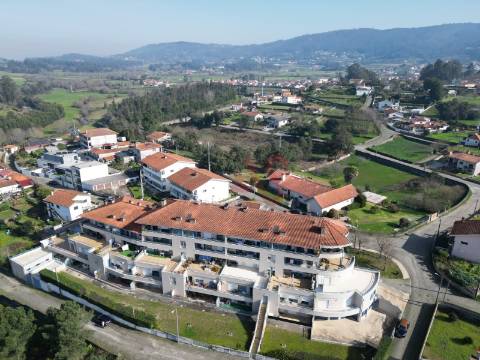 Excelente T3 – Santo Tirso | Terraços, Garagem Fechada e Vistas Desafogadas