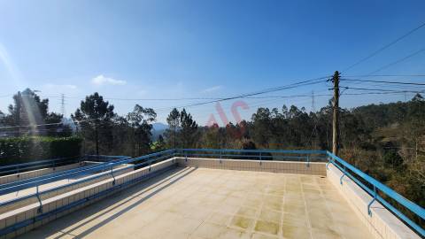 Excelente T3 – Santo Tirso | Terraços, Garagem Fechada e Vistas Desafogadas