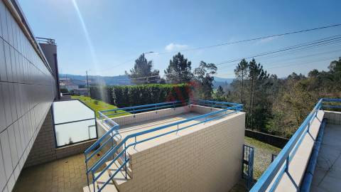 Excelente T3 – Santo Tirso | Terraços, Garagem Fechada e Vistas Desafogadas