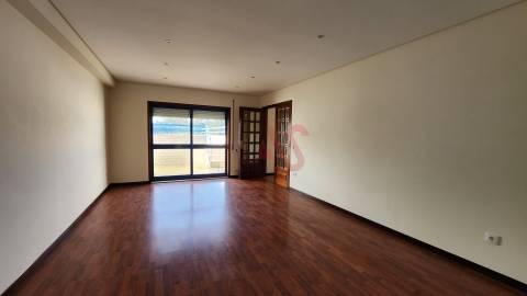 Excelente T3 – Santo Tirso | Terraços, Garagem Fechada e Vistas Desafogadas