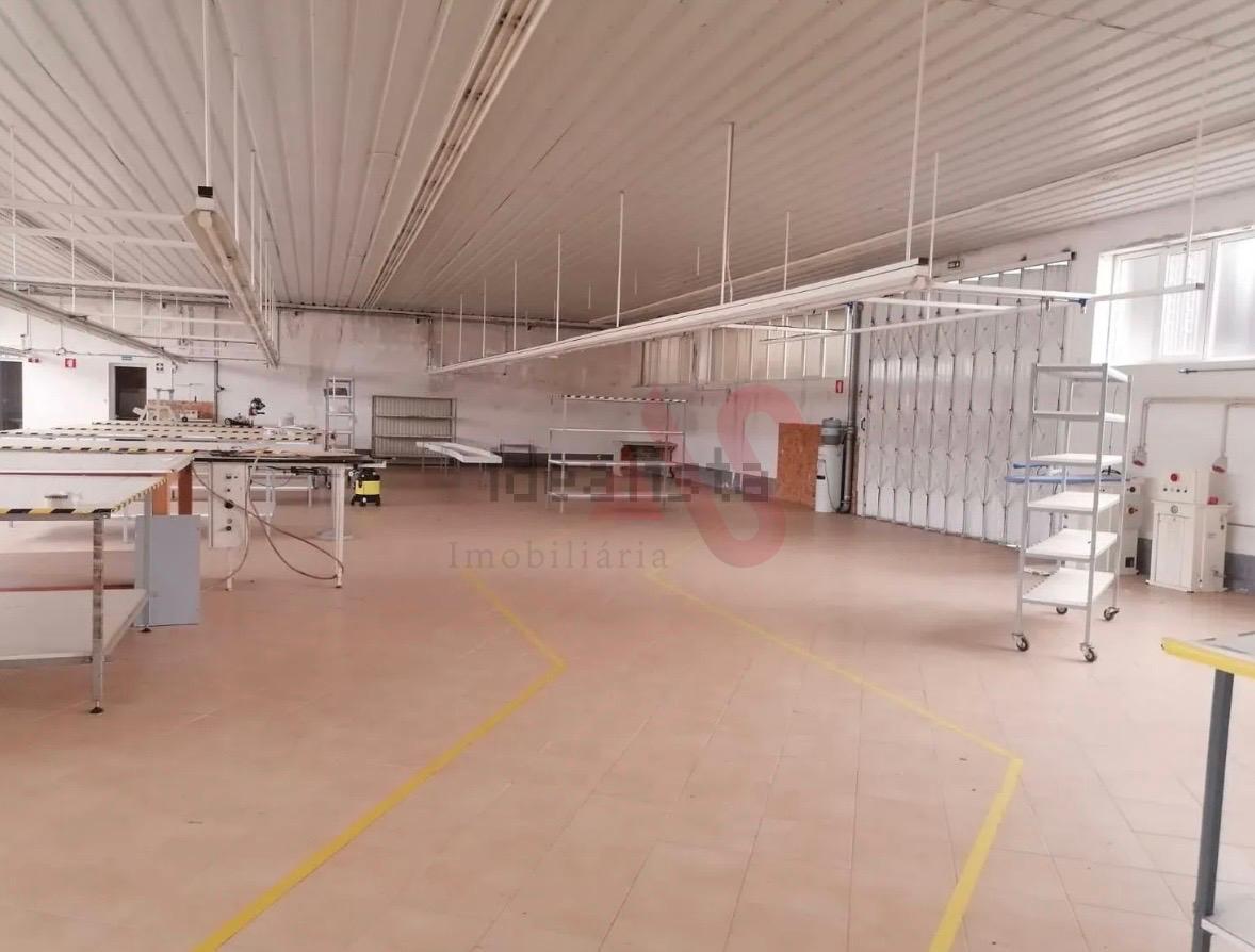 Pavilhão Industrial / Armazém em Raimonda, Paços de Ferreira